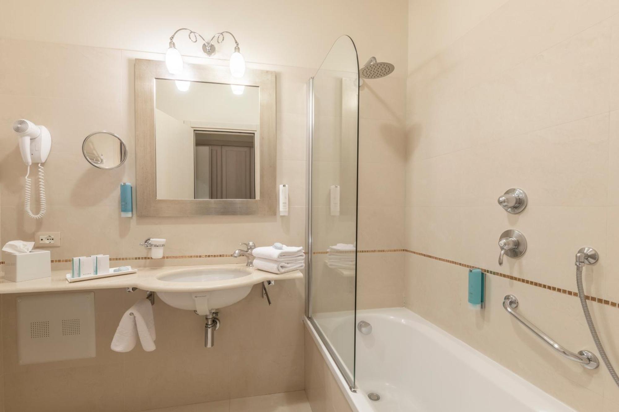 Junior Suite with Balcony and Lake View,1216176484:JPEG
