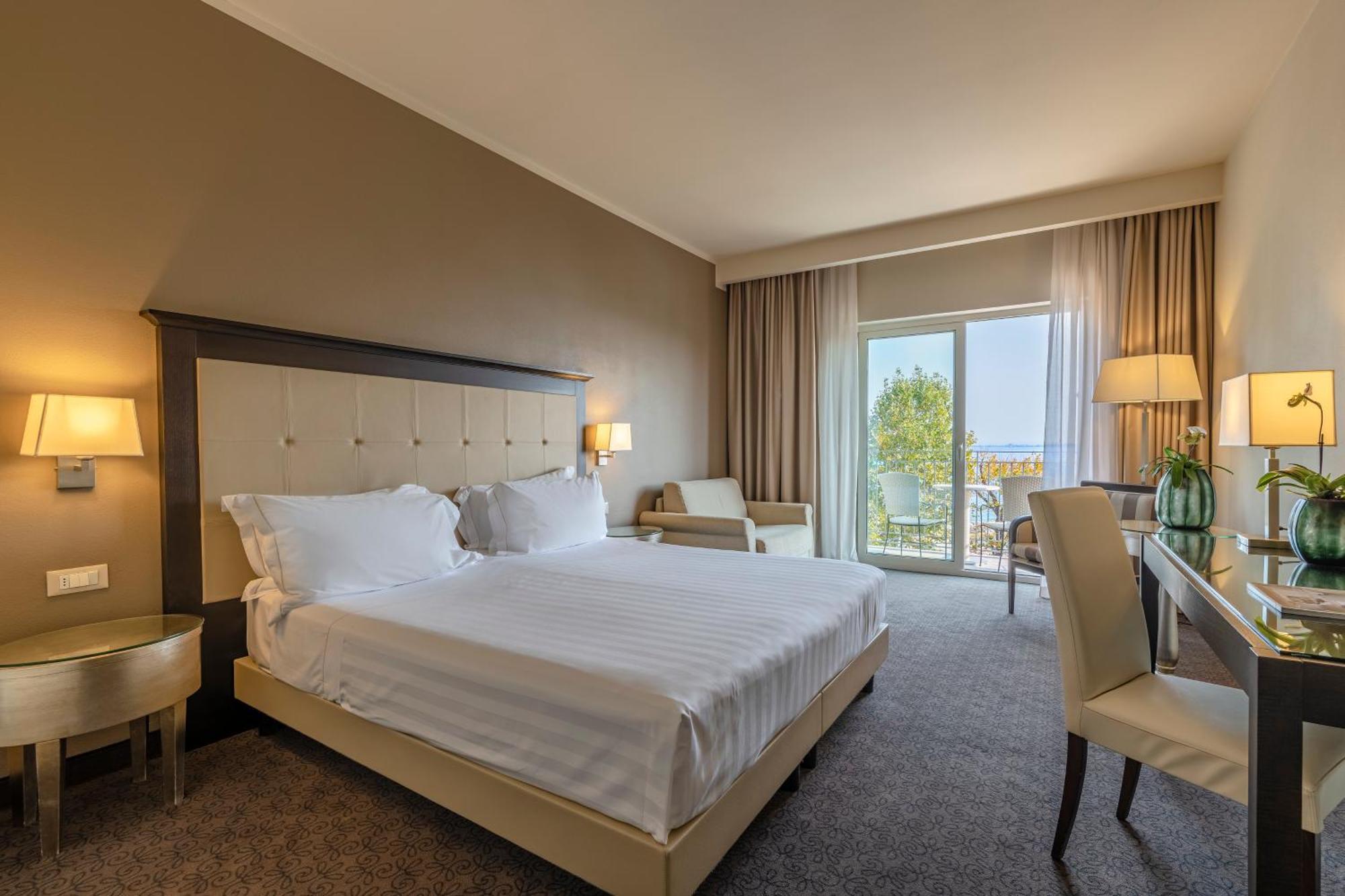 Superior Double Room with Balcony,744533590:JPEG
